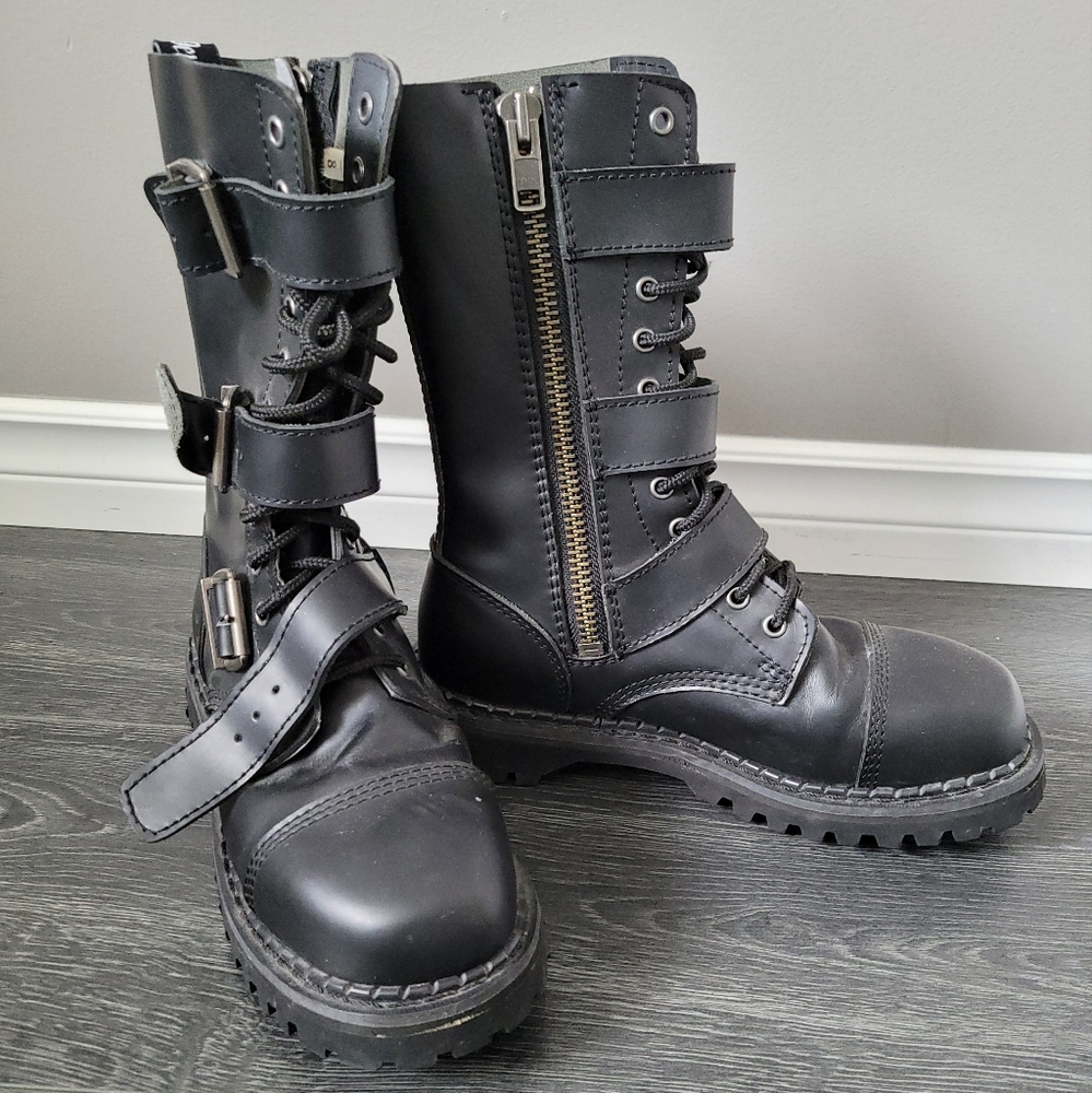 Demonia unisex combat boots sz8